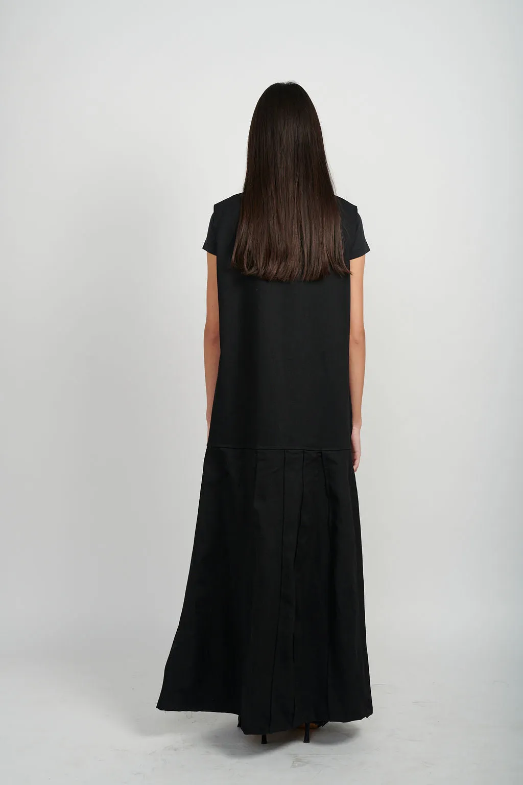 PLEATED DRESS - BLACK