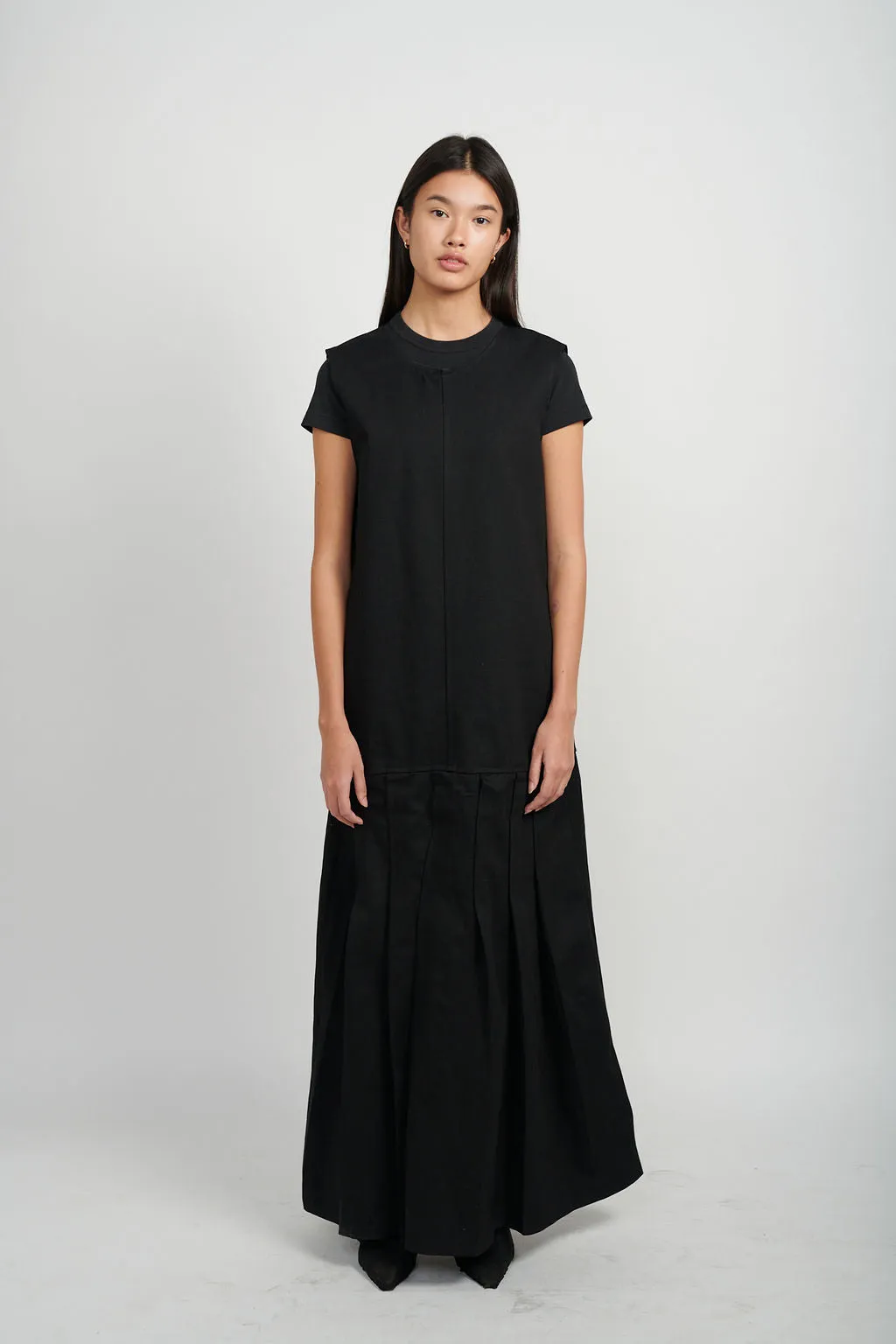 PLEATED DRESS - BLACK