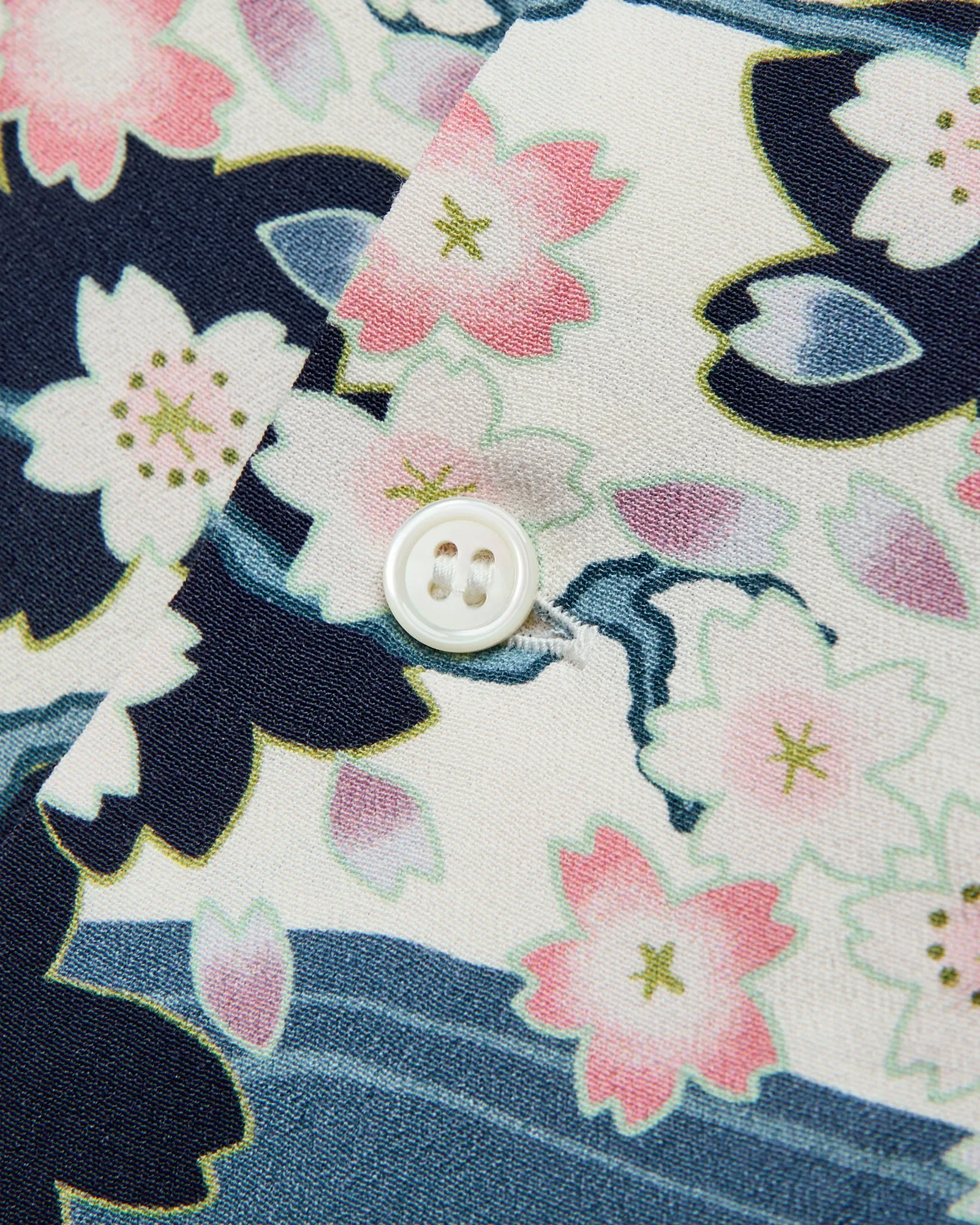 "Nagare Sakura" SS Aloha Shirt in White