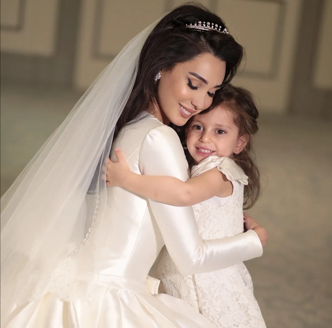 Simple&Modest Satin Bridal Wedding Gown Long Sleeves