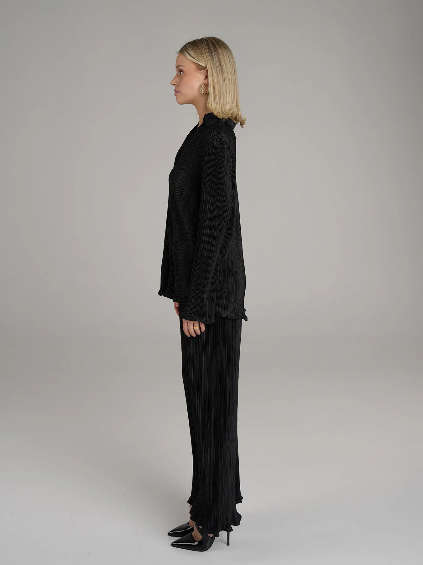 SUNDAZE - Pleated Pants • Black
