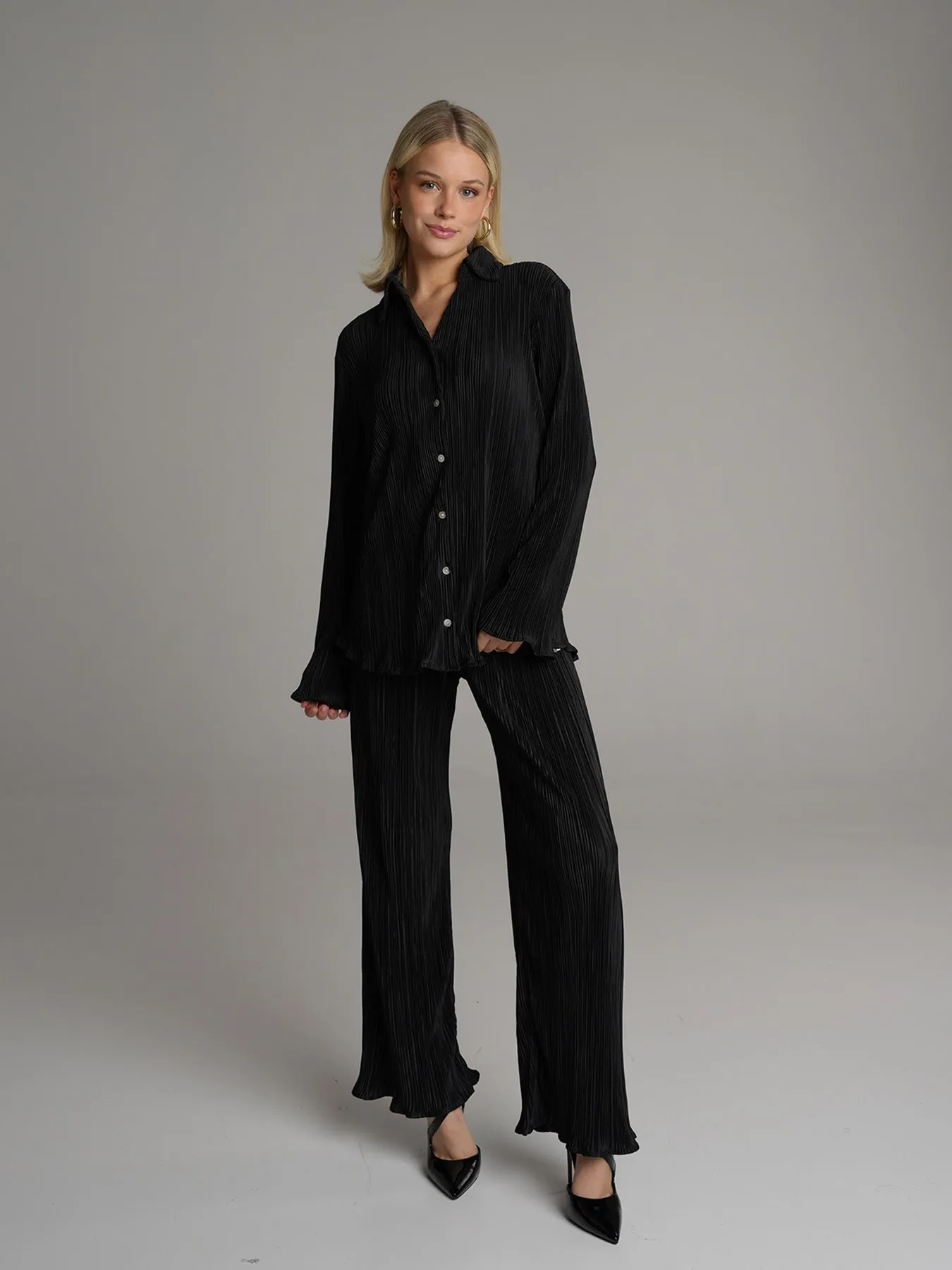 SUNDAZE - Pleated Pants • Black