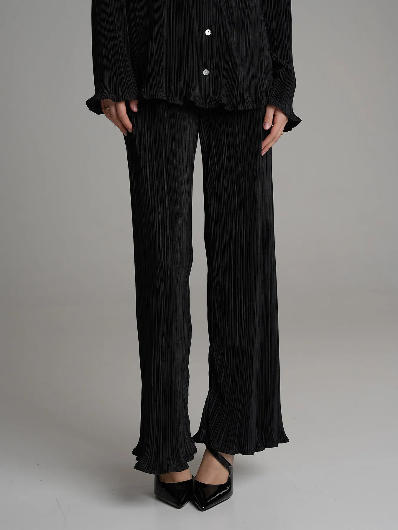 SUNDAZE - Pleated Pants • Black