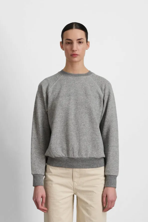 Sweatshirt in Heather Grey