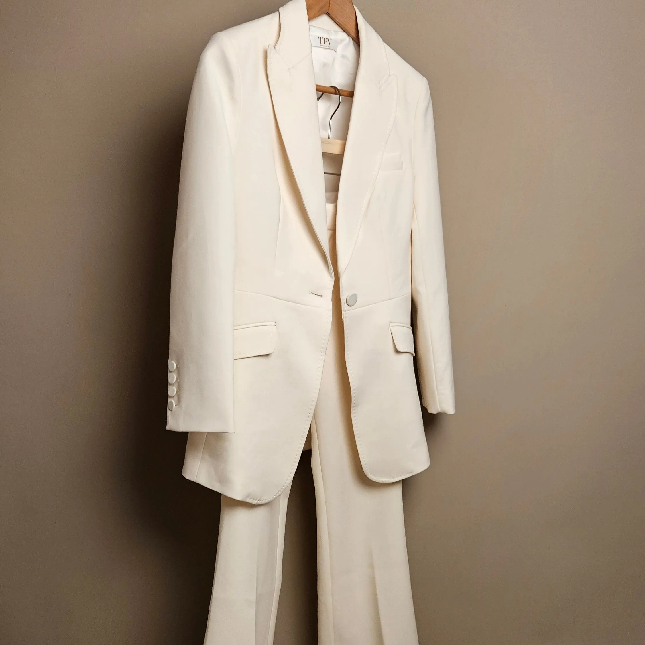 The Fashion Vault Collection Tailored White Suit