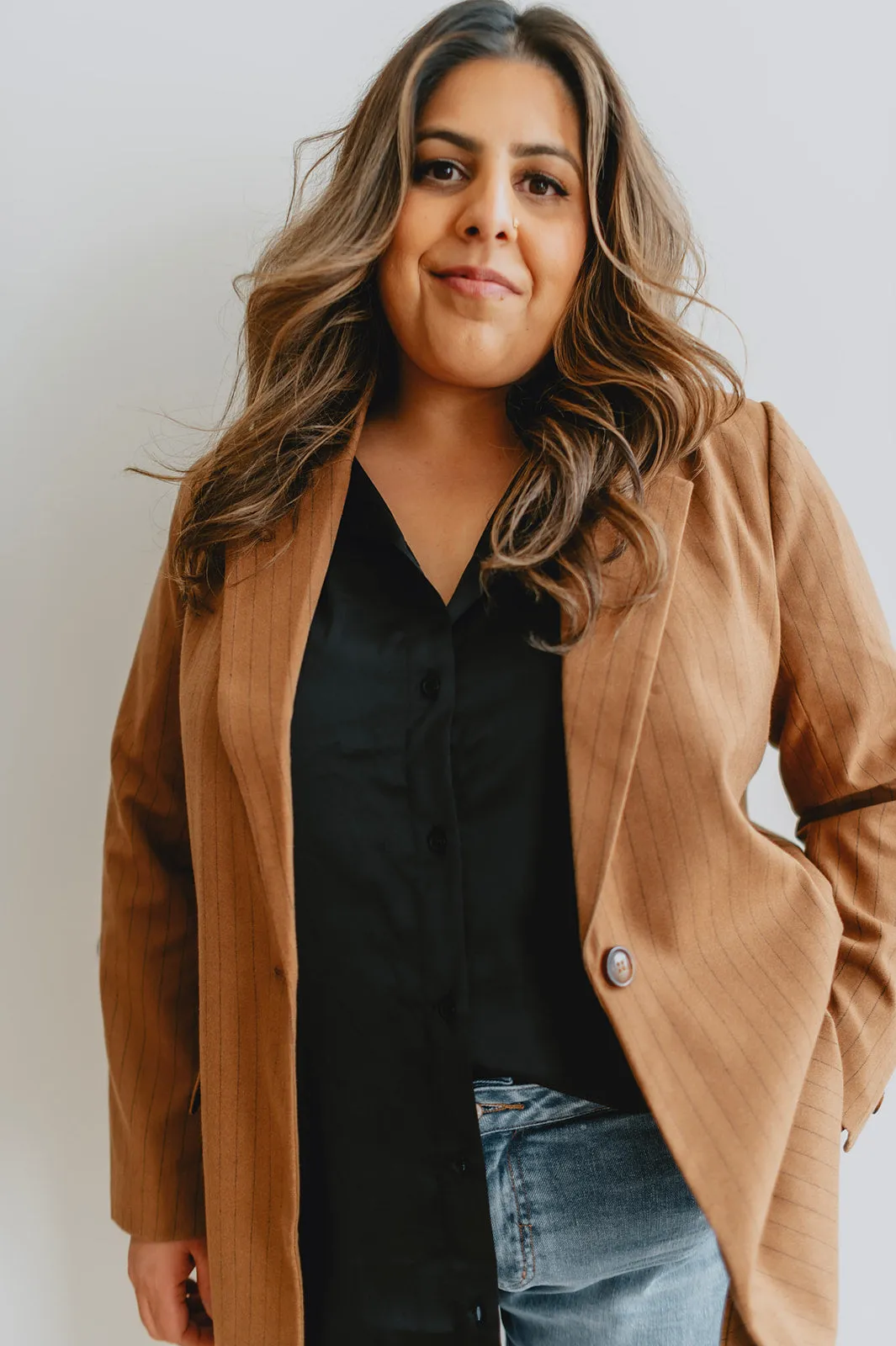 The Sasmilla Satin Shirt - Black - PLUS
