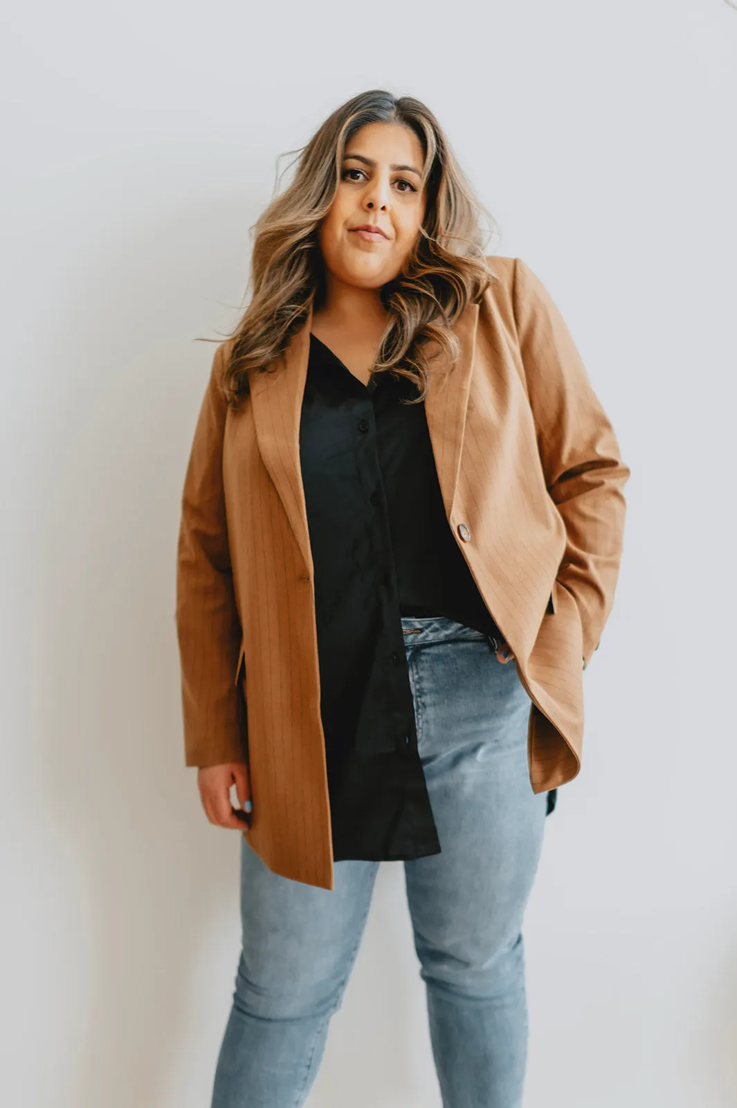 The Sasmilla Satin Shirt - Black - PLUS