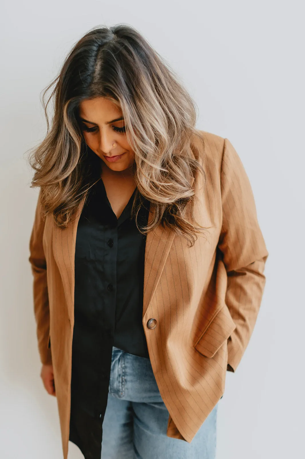 The Sasmilla Satin Shirt - Black - PLUS