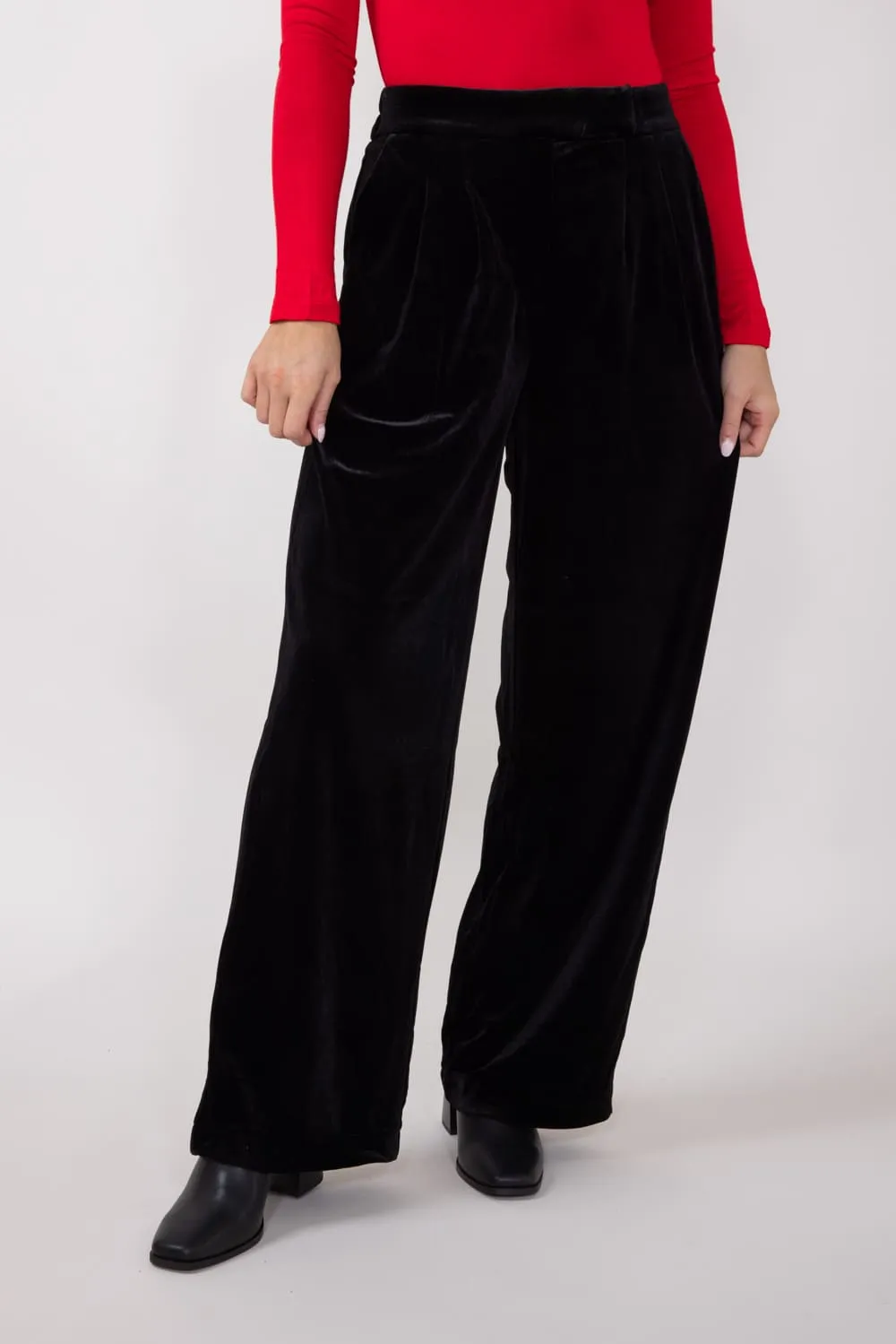 Velvet Pleated Trouser Pants for Women in Black | NP70304-BLACK