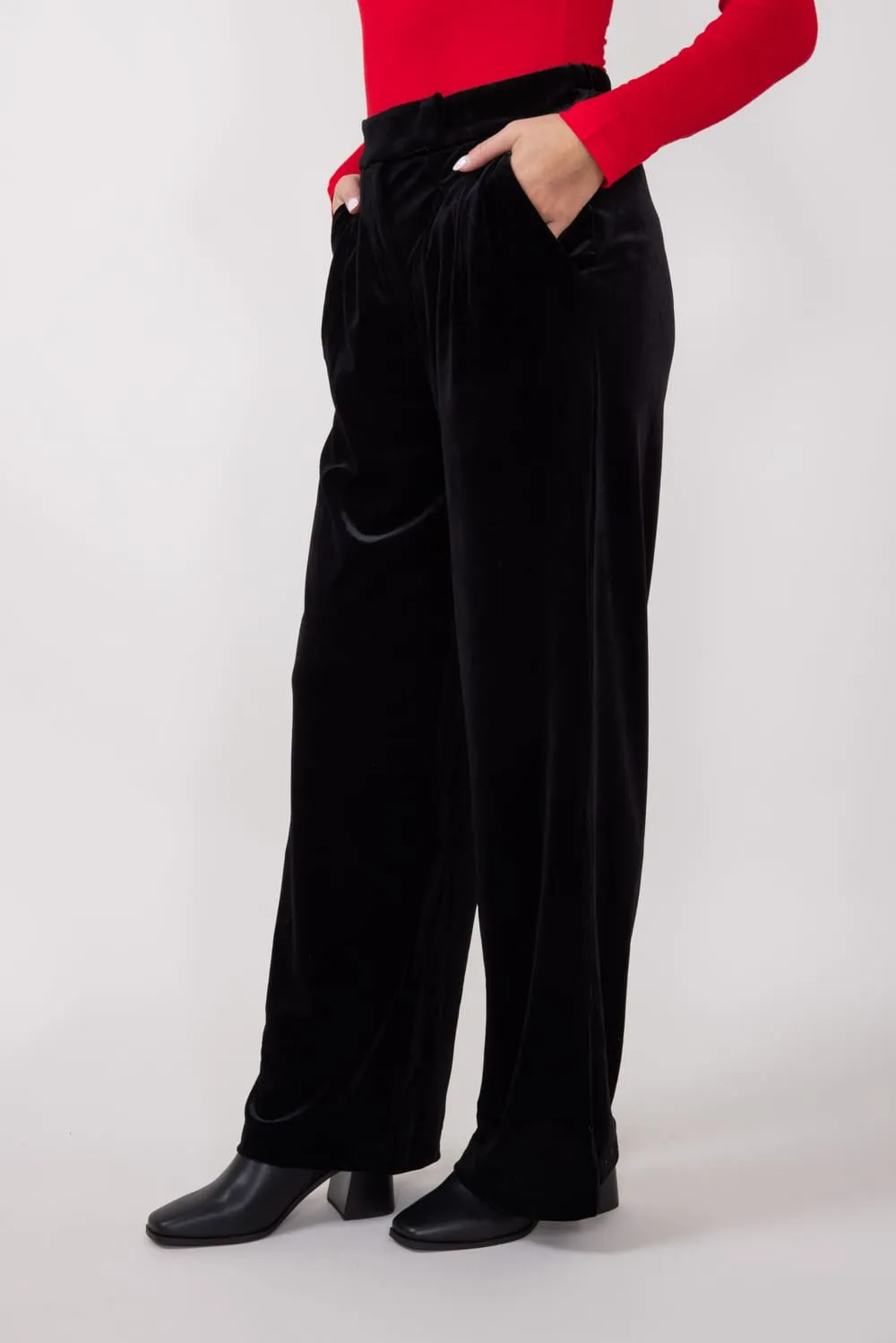 Velvet Pleated Trouser Pants for Women in Black | NP70304-BLACK
